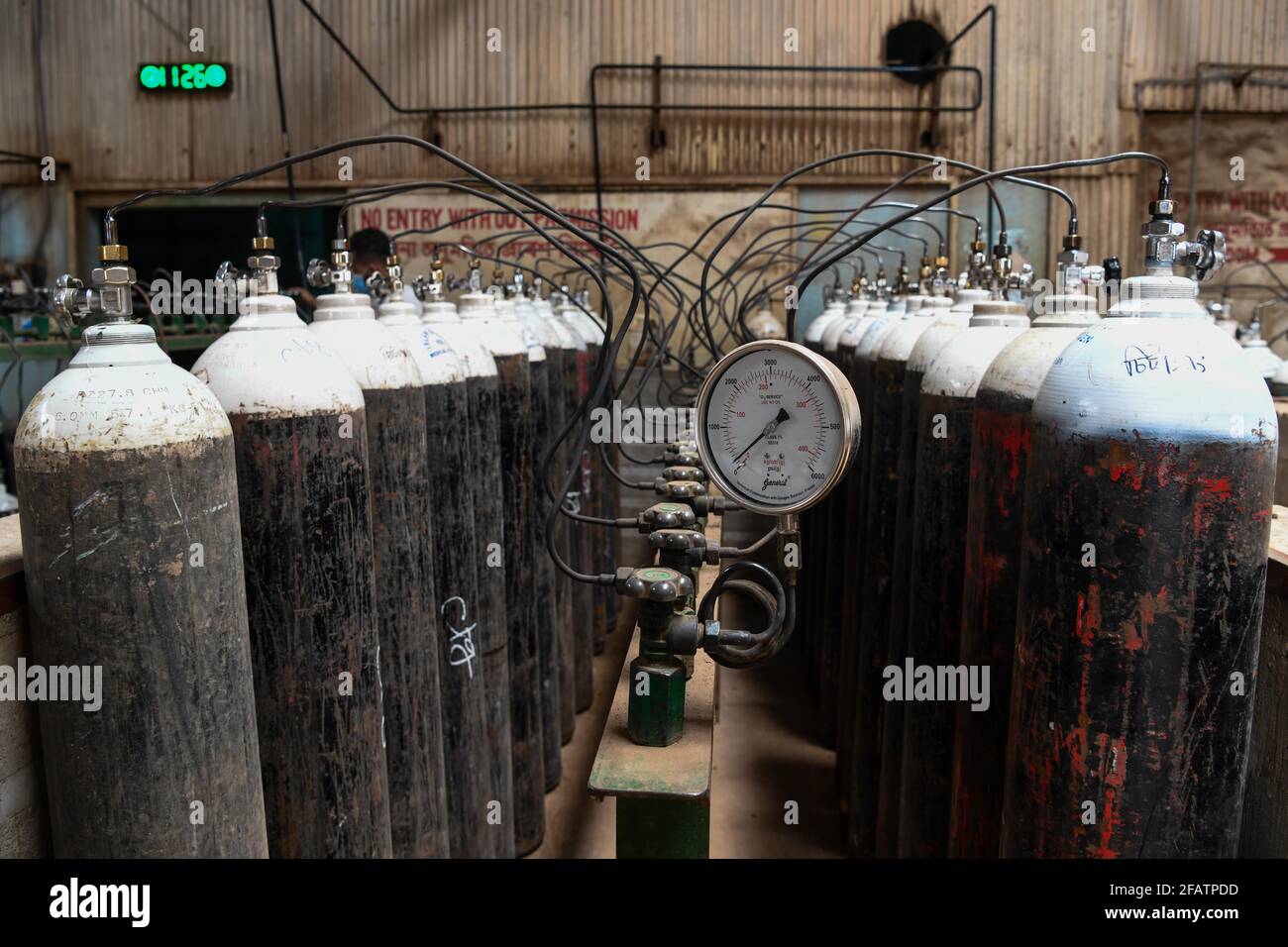 Medical gas cylinders hires stock photography and images Alamy