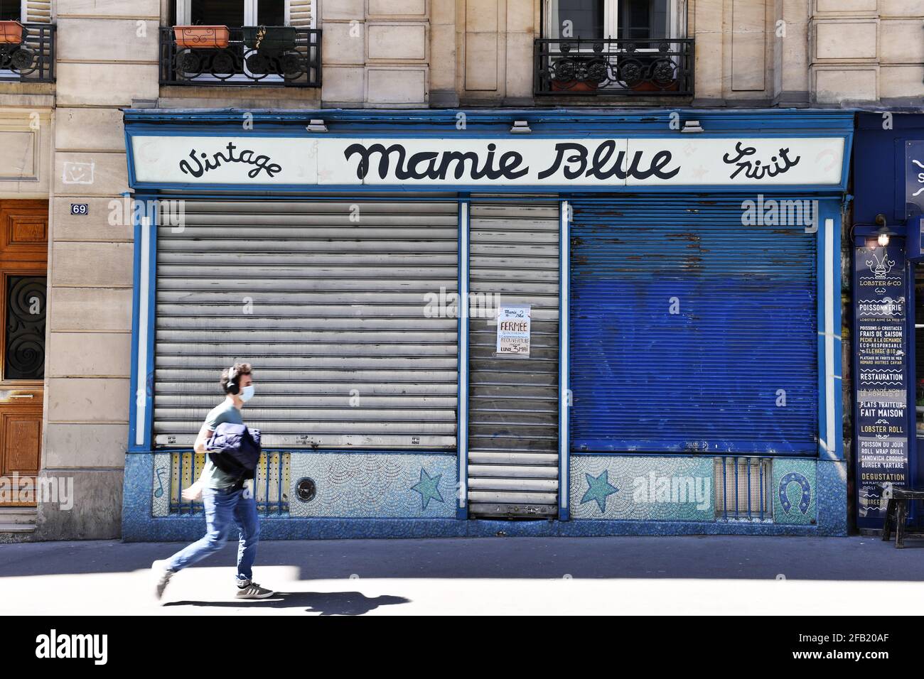 Closed store by Covid 19 crisis - Paris - France Stock Photo