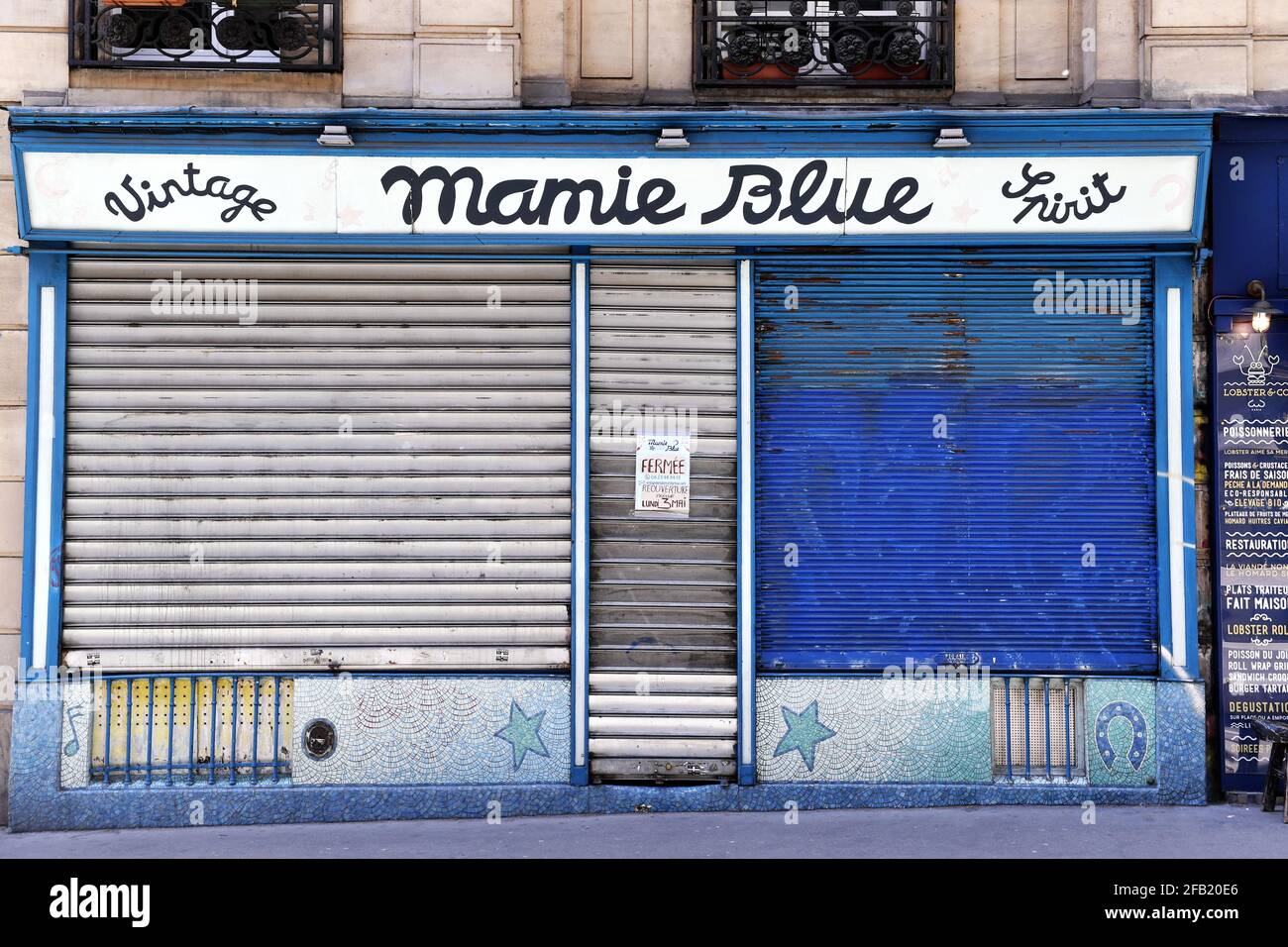 Closed store by Covid 19 crisis - Paris - France Stock Photo