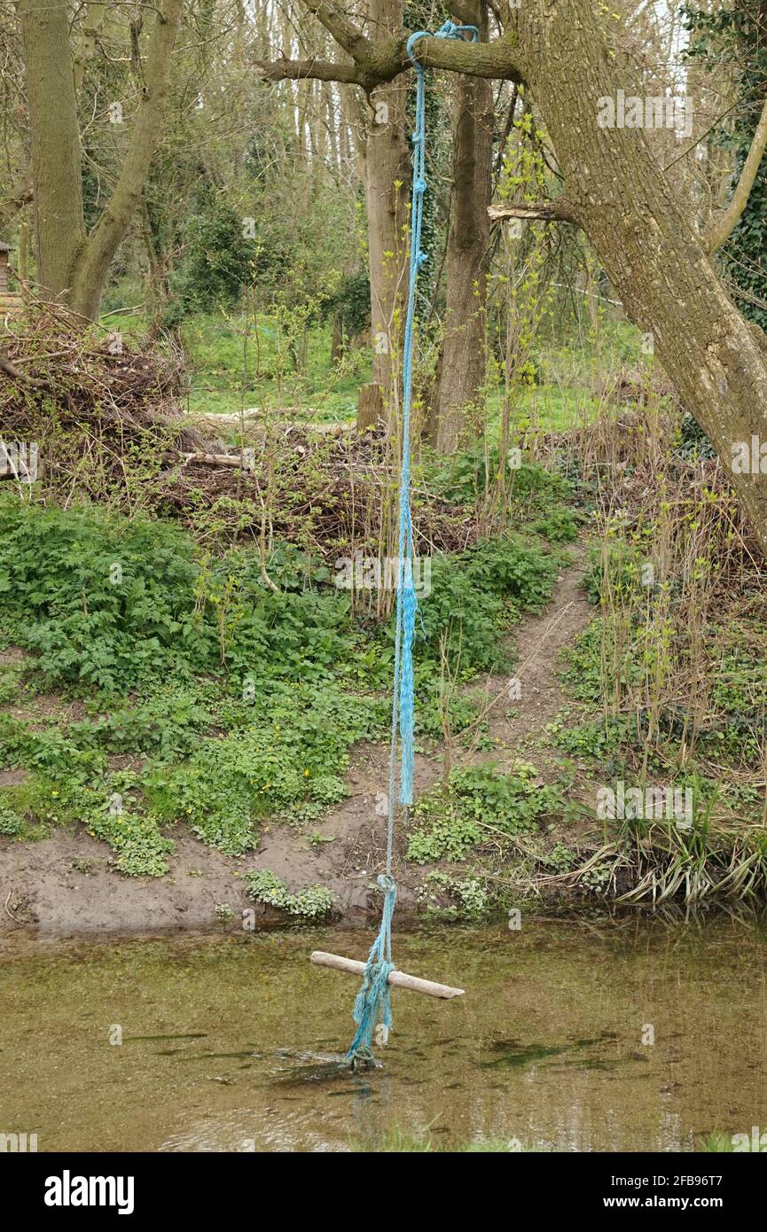 Rope swing over water hires stock photography and images Alamy