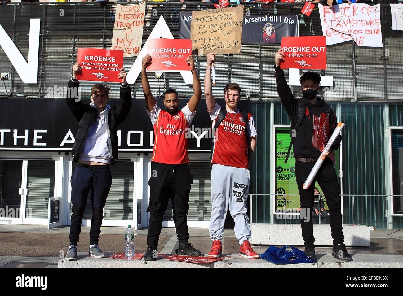 London, UK. 23rd Apr, 2021. protests against Arsenal football club owner Stan Kroenke taking place outside the Emirates Stadium in London on Friday 23rd April 2021. this image may only be used for Editorial purposes. Editorial use only. pic by Steffan Bowen/Andrew Orchard sports photography/Alamy Live news Credit: Andrew Orchard sports photography/Alamy Live News Stock Photo