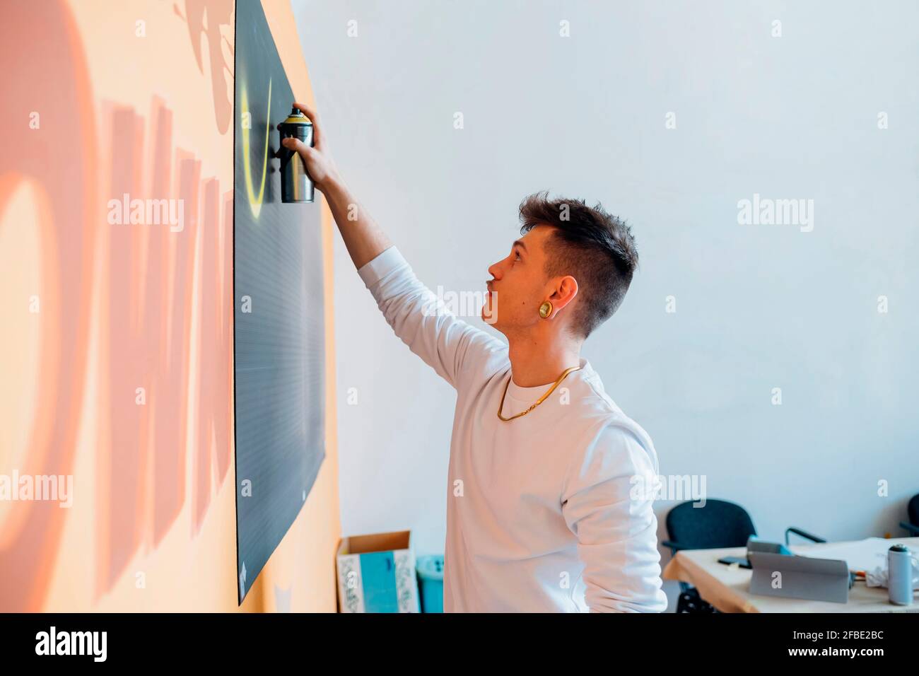 Black man painting hi-res stock photography and images - Alamy