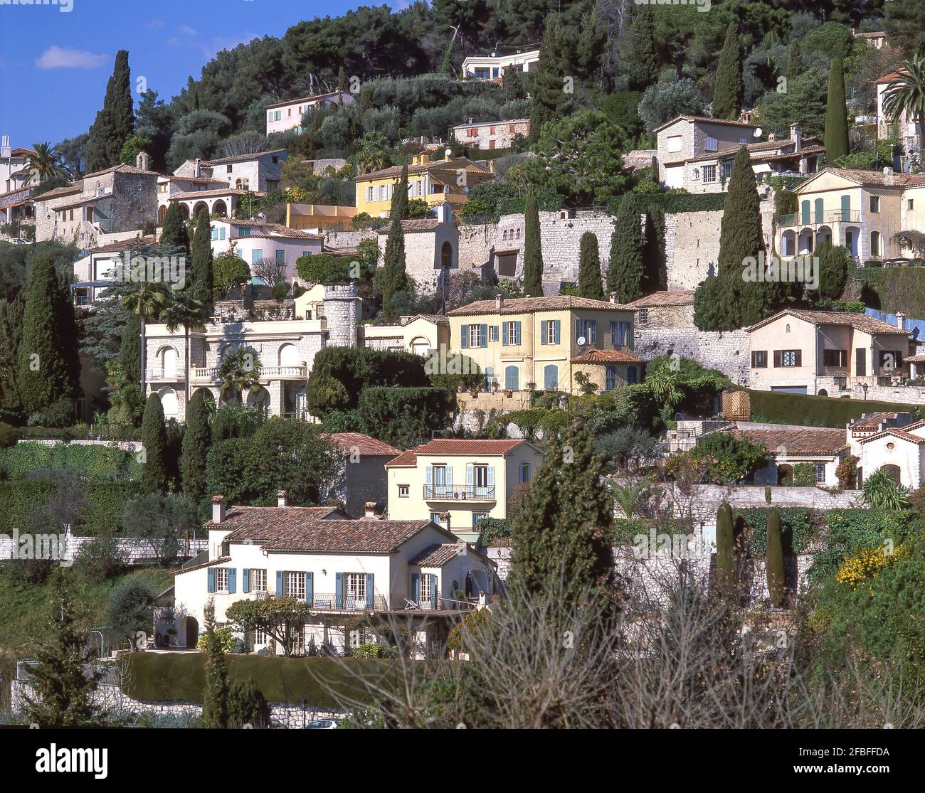 Villas on hillside, Saint-Paul de Vence, Alpes-Maritimes, Provence-Alpes-Côte d'Azur, France Stock Photo