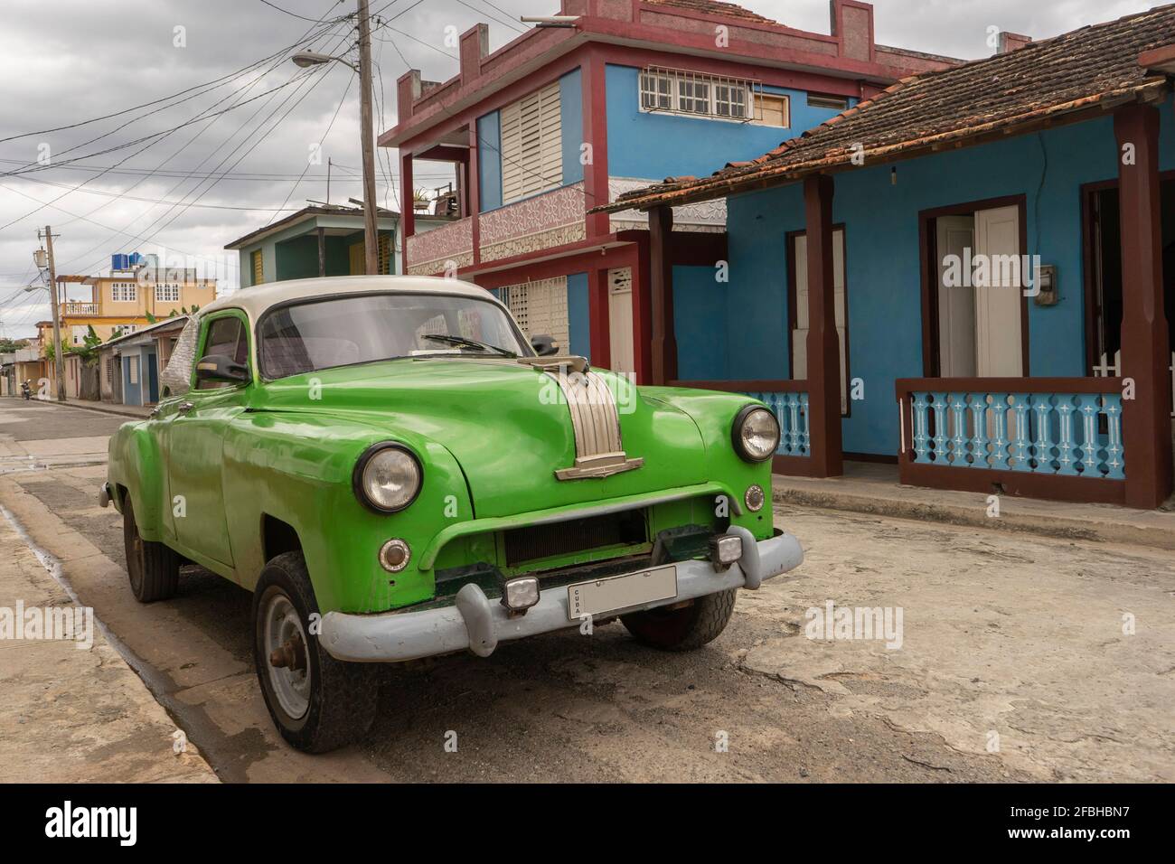 Car parked at house hi-res stock photography and images - Alamy
