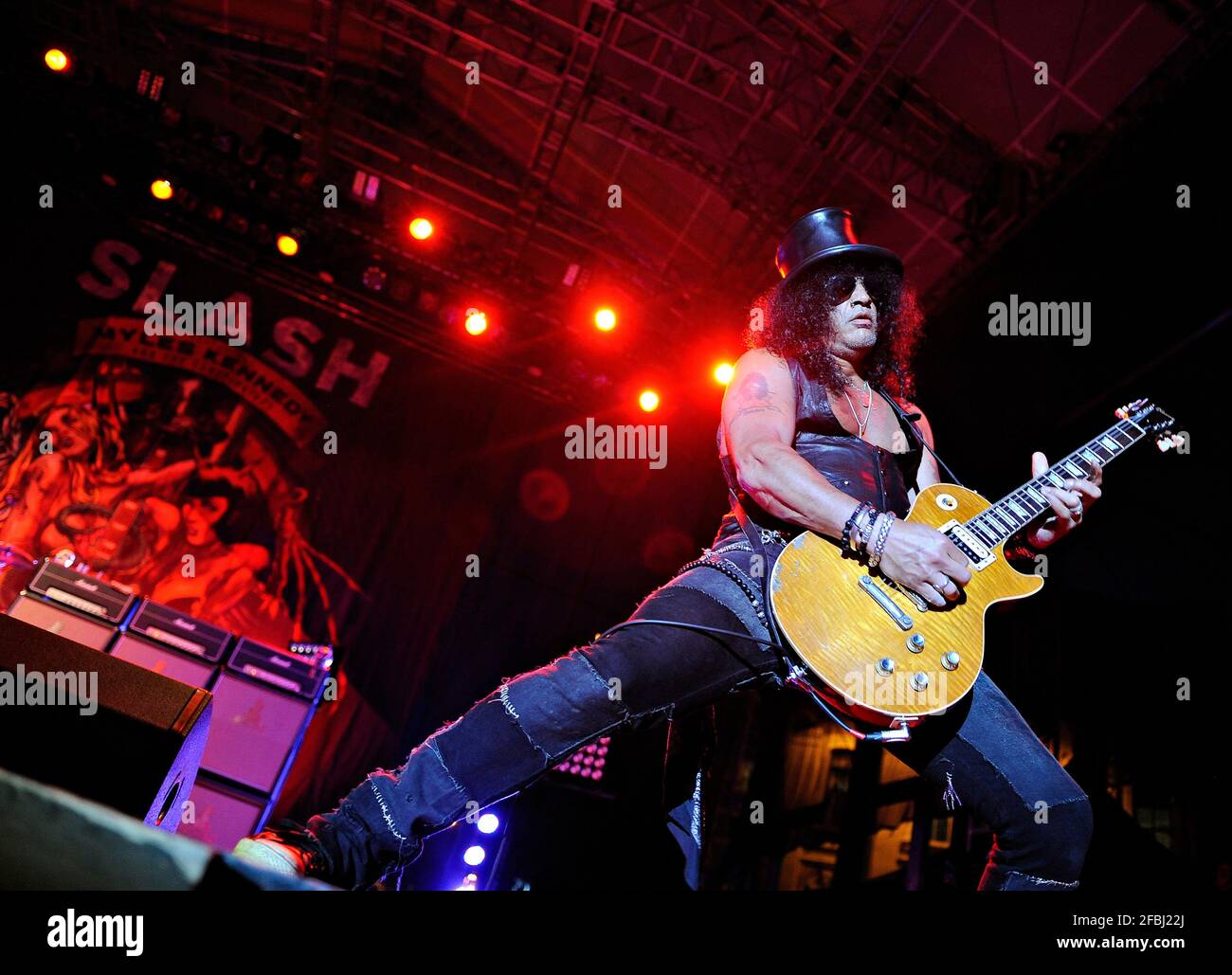 File:Slash, Guitarist of Guns N' Roses in 2017.jpg - Wikimedia Commons