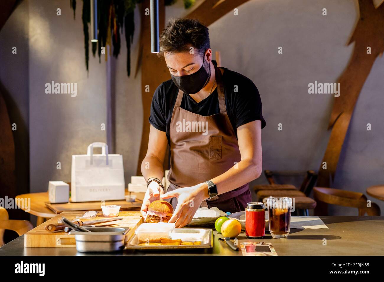 Burger food styling hires stock photography and images Alamy