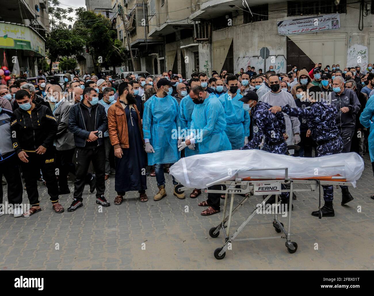 Gaza City, The Gaza Strip, Palestine. 23rd Apr, 2021. Palestinians prepare for funeral prayer for a man who died after being infected with the Coronavirus (Covid-19), as the victim's body was transported in an ambulance, in the Fallujah cemetery in the northern Gaza Strip. Credit: Mahmoud Issa/Quds Net News/ZUMA Wire/Alamy Live News Stock Photo