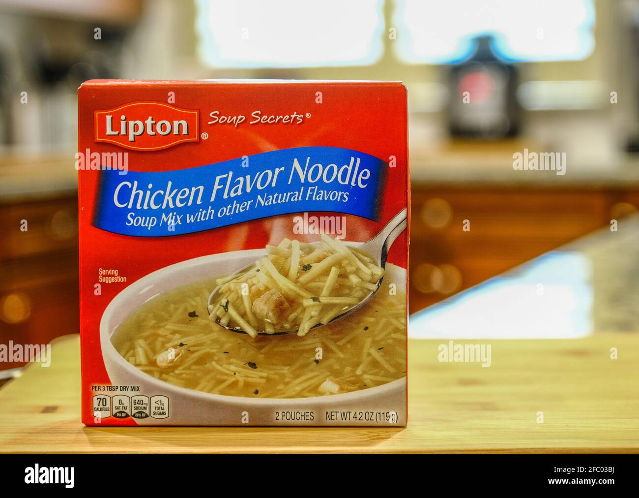 https://c8.alamy.com/comp/2FC03BJ/lipton-chicken-noodle-soup-mix-2FC03BJ.jpg