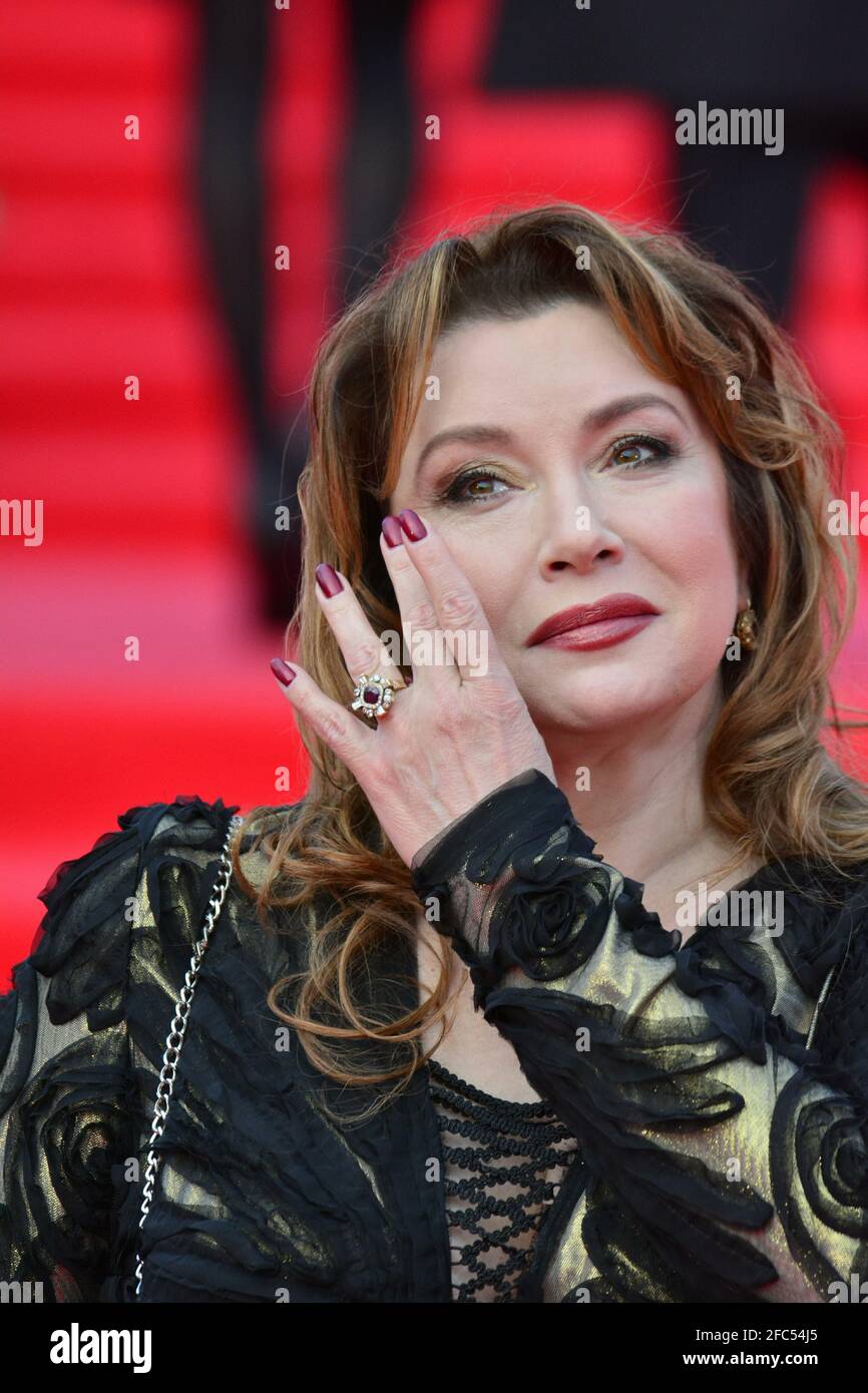 Xotin almashish jinsiy video Jinsiy aloqa paytida sogishni tomosha qiling