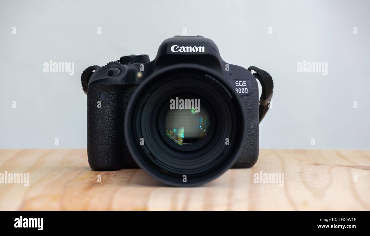 Canon 2000d hi-res stock photography and images - Alamy