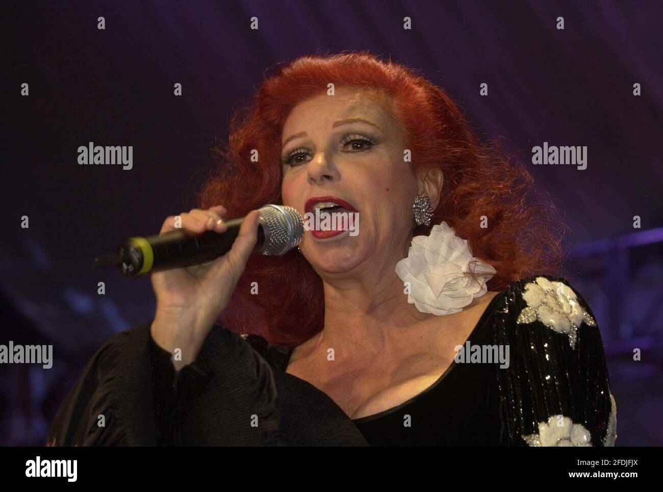 Neuss, Deutschland. 24th Apr, 2021. The Italian singer Milva died at the age of 81. Archive photo: MILVA, Italy, singer, 11/10/2001. | usage worldwide Credit: dpa/Alamy Live News Stock Photo