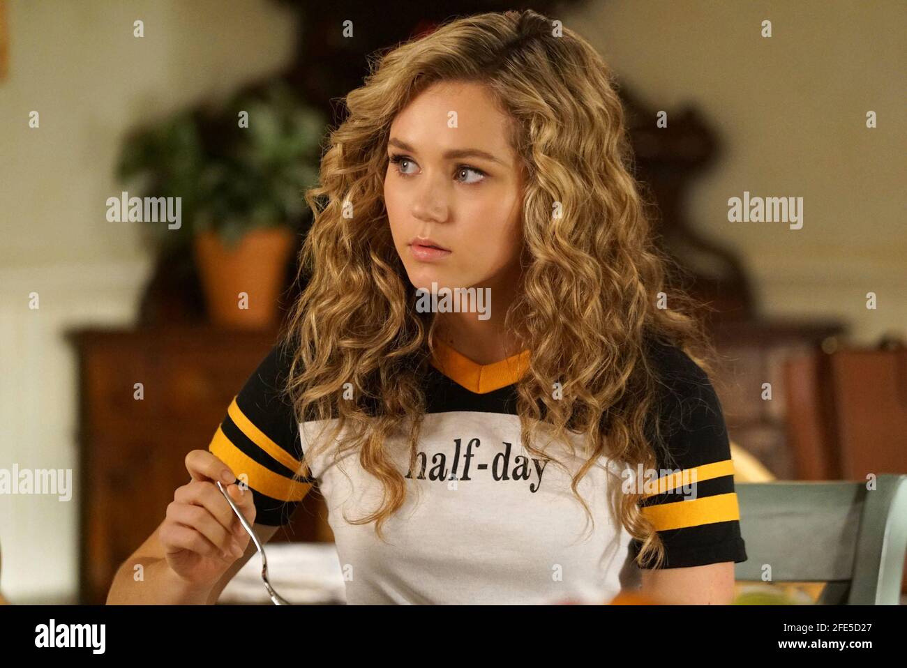 BREC BASSINGER in STARGIRL (2020), directed by LEA THOMPSON, ROB HARDY, JENNIFER PHANG, GREG BEEMAN, TAMRA DAVIS and TOA FRASER. Credit: DC ENTERTAINMENT/WARNER BROS. / Album Stock Photo