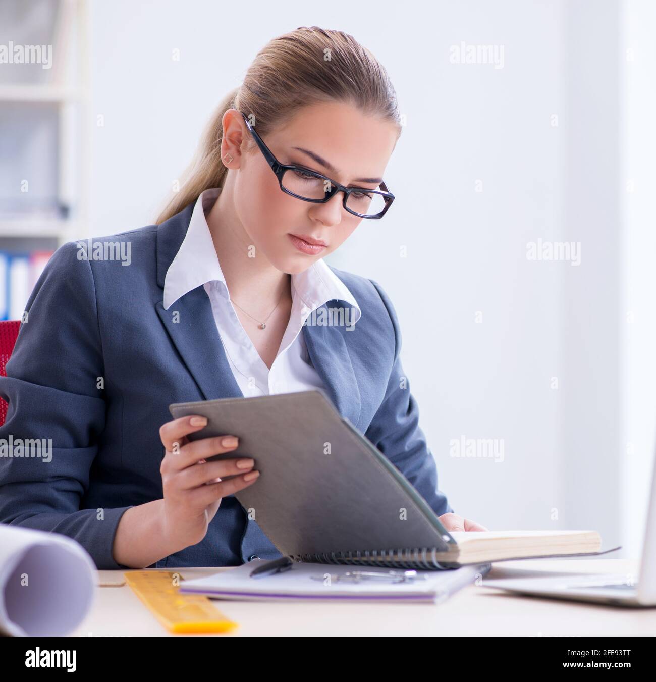 The businesswoman working at her desk in office Stock Photo - Alamy
