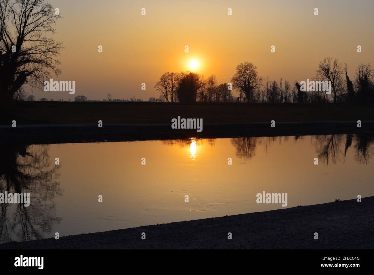 incredible reflections on the Muzza river Stock Photo - Alamy