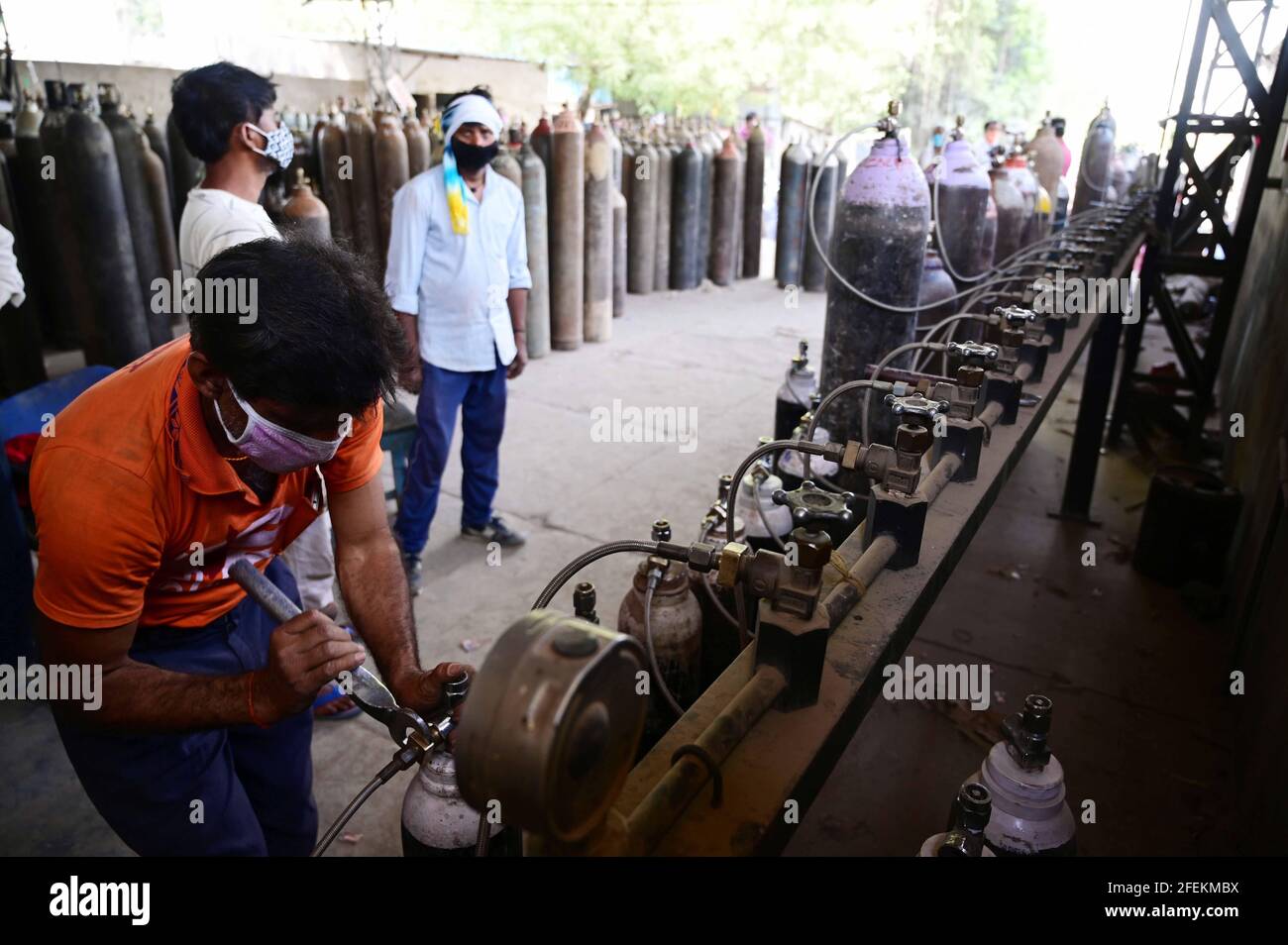 Prayagraj, Uttar Pradesh, India. 24th Apr, 2021. Prayagraj: A worker refill medical oxygen cylinders for Covid-19 coronavirus patients at an oxygen refile station in Prayagraj on Saturday, April 24, 2021. Credit: Prabhat Kumar Verma/ZUMA Wire/Alamy Live News Stock Photo