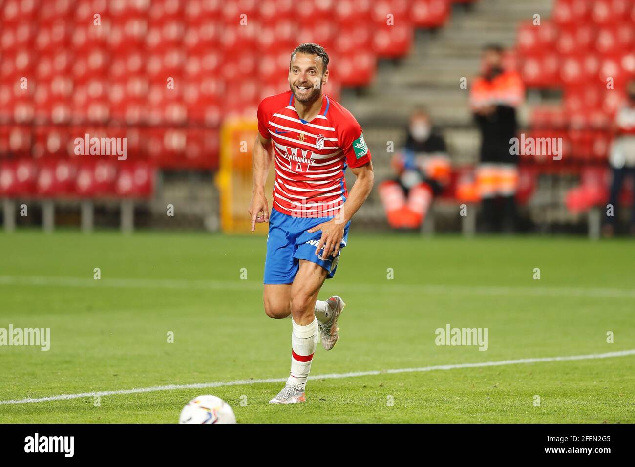 Granada, Spain. 22nd Apr, 2021. Roberto Soldado (Granada) Football/Soccer : Soldado celebrate after his goal during Spanish 'La Liga Santander' match between Granada CF 4-1 SD Eibar at the Nuevo Los Carmenes in Granada, Spain . Credit: Mutsu Kawamori/AFLO/Alamy Live News Stock Photo