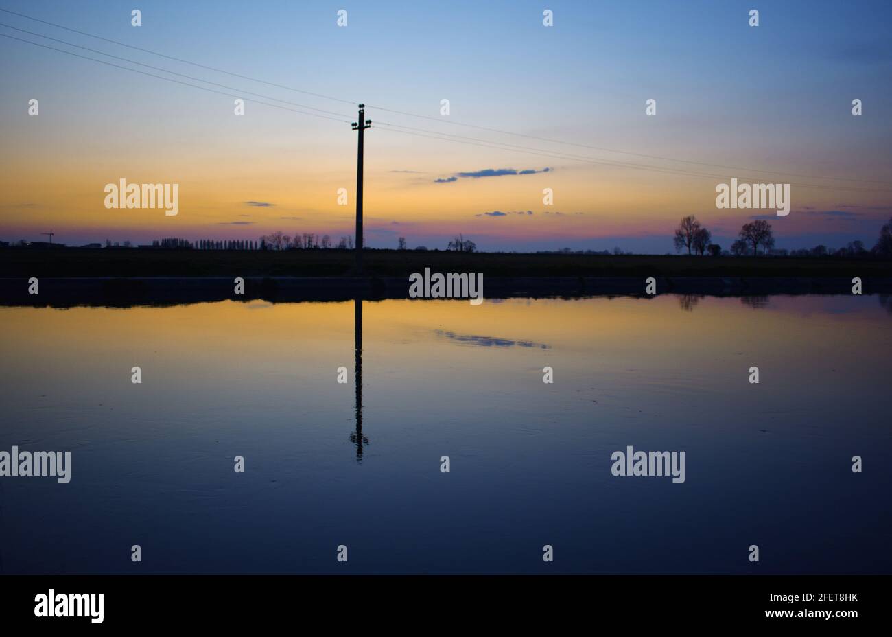 Muzza amazing sunset on the Muzza river Stock Photo - Alamy
