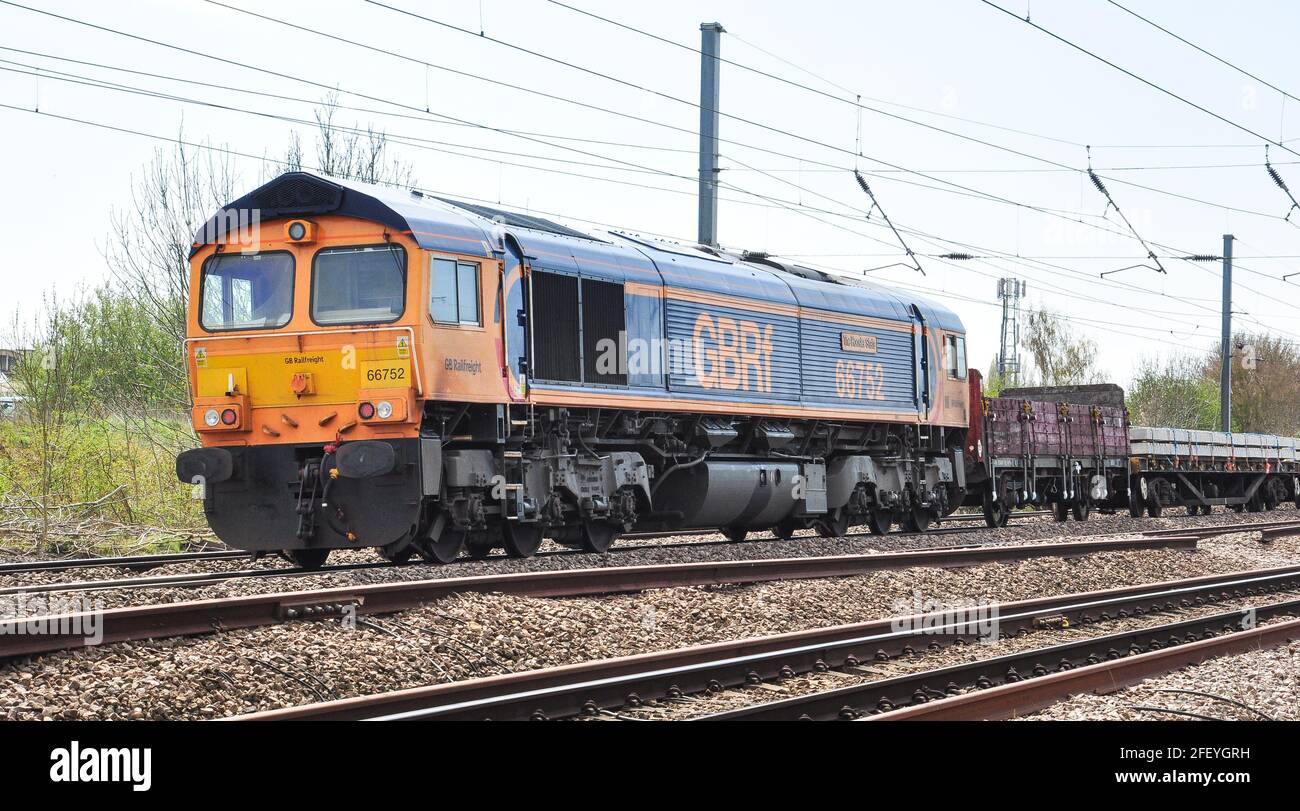 Class 66, near Hitchin, providing rear assistance for a long, heavy train of ballast and concrete sleepers for the London King's Cross remodelling Stock Photo