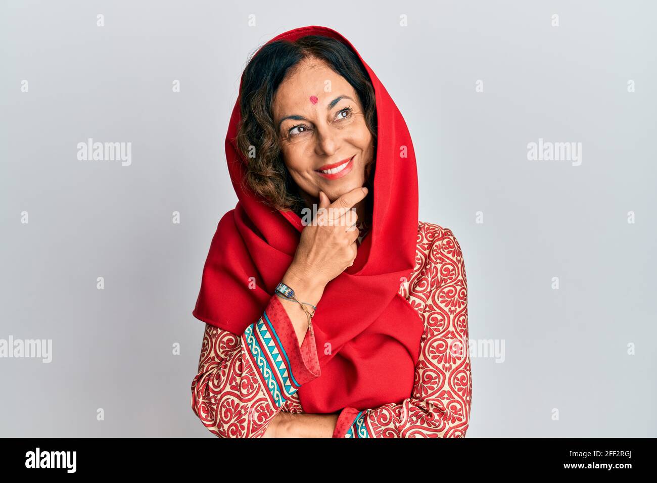 Senior indian woman wearing saree hi-res stock photography and images ...
