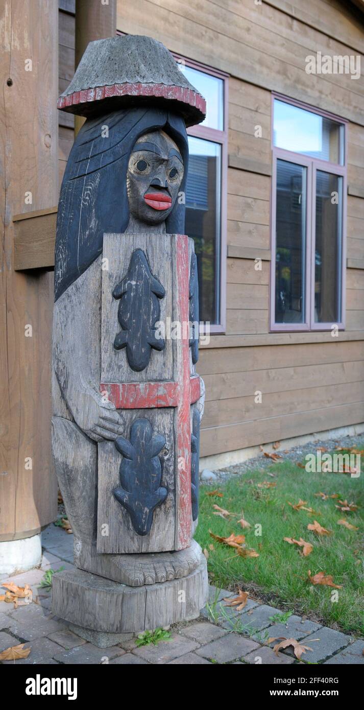 Totem pole located at the Cowichan Tribes Administration building