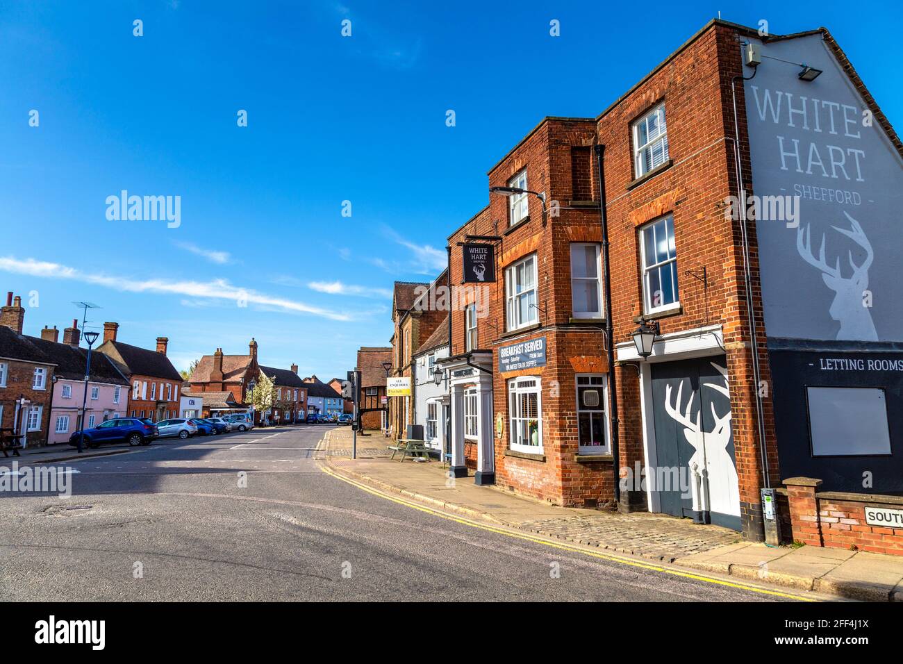 The White Hart Hotel and Northbridge Street in Shefford, Bedfordshire, UK Stock Photo