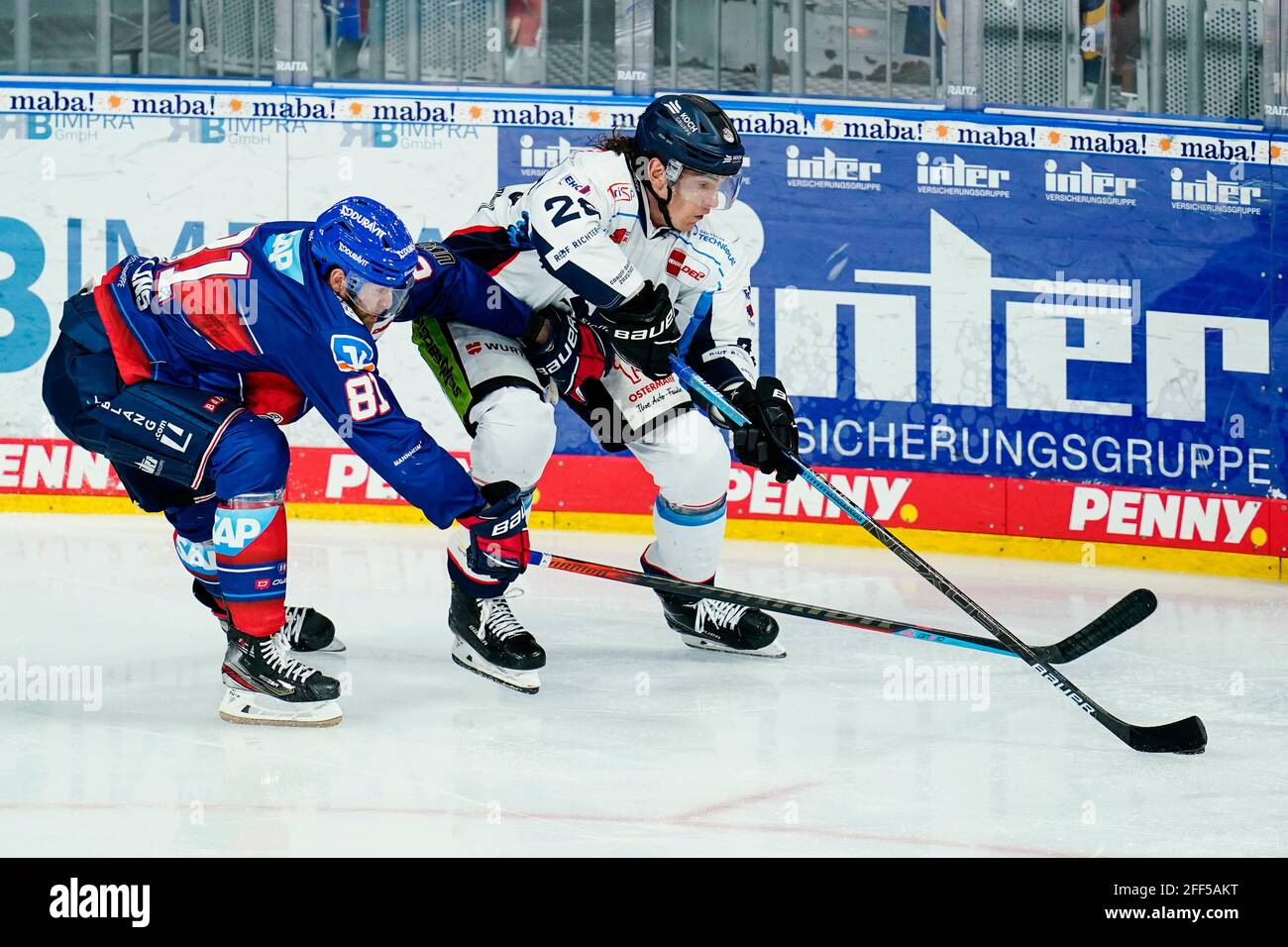 Fight hockey hi-res stock photography and images - Page 28 - Alamy