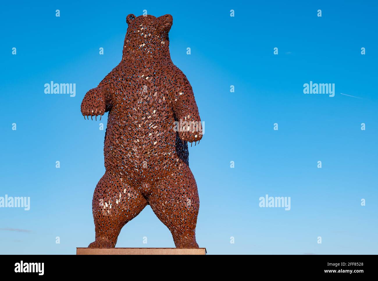 Dunbar bear or Dunbear, steel bear sculpture by Andy Scott commemorates