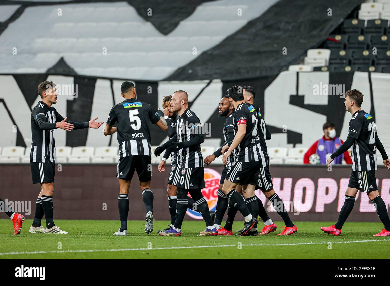 ISTANBUL, TURKEY - APRIL 24: players of Besiktas celebrate the goal 2-1  during the Super Lig match between Besiktas and Kayserispor at Vodafone  Park o Stock Photo - Alamy