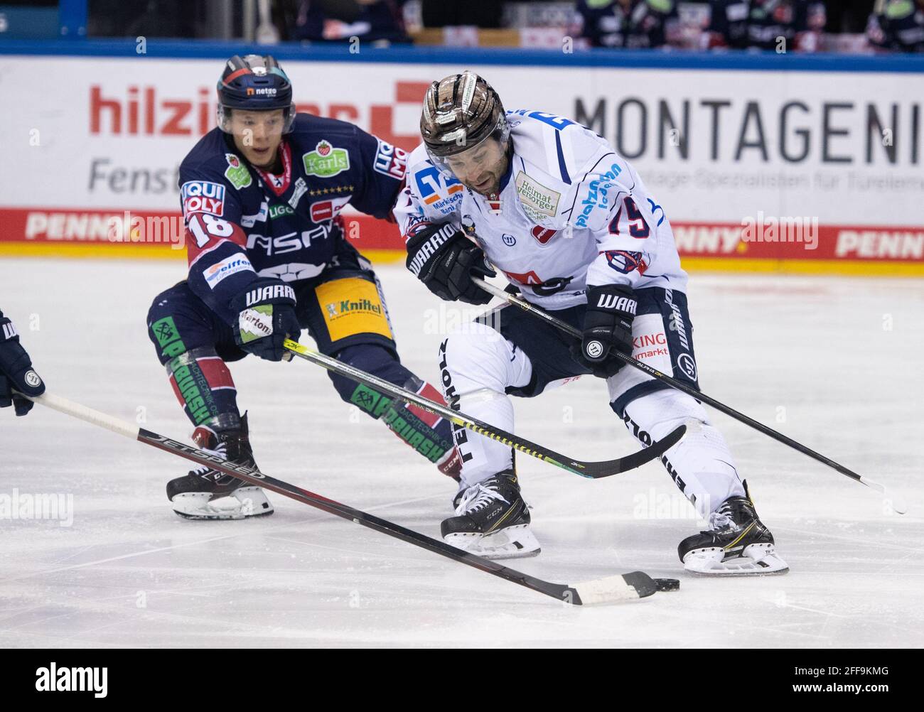 Berlin Germany 24th Apr 21 Ice Hockey Del Eisbaren Berlin Iserlohn Roosters Championship Round Quarter Finals Matchday 3 Mercedes Benz Arena Berlin S Jonas Muller L And Iserlohn S Joe Whitney Fight For The Puck