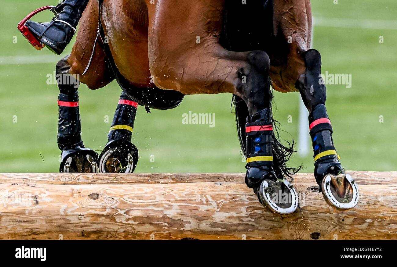 Lexington, KY, USA. 24th Apr, 2021. April 24, 2021: Doug Payne competes in the Cross Country phase of the Land Rover 5* 3-Day Event aboard Vandiver at the Kentucky Horse Park in Lexington, Kentucky. Scott Serio/Eclipse Sportswire/CSM/Alamy Live News Stock Photo