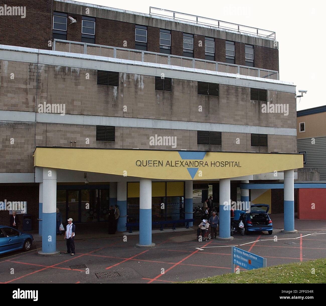 QUEEN ALEXANDRA HOSPITAL, COSHAM, PORTSMOUTH.  PIC MIKE WALKER,2002 Stock Photo