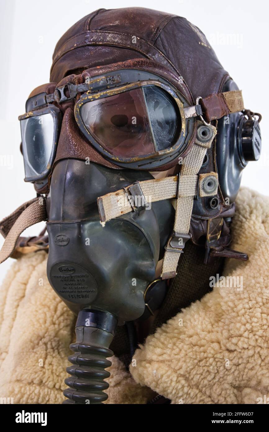 regulation pilot and aircrew flying oxygen mask and helmet Stock Photo -  Alamy