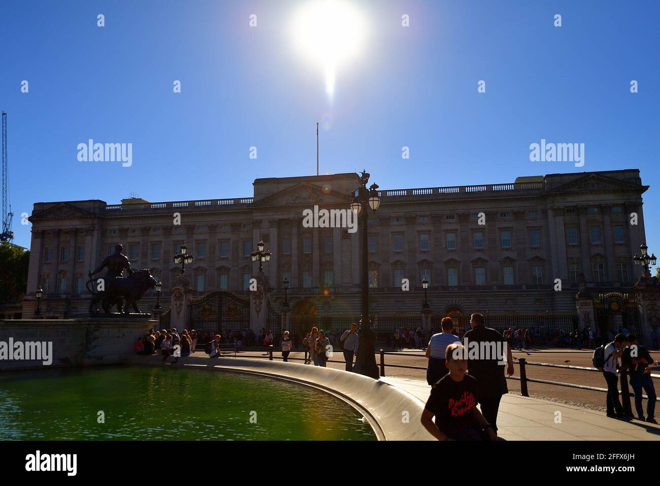 London, England, United Kingdom. Buckingham Palace, the famous residence of the monarch of the UK. The location is a major tourist attraction. Stock Photo