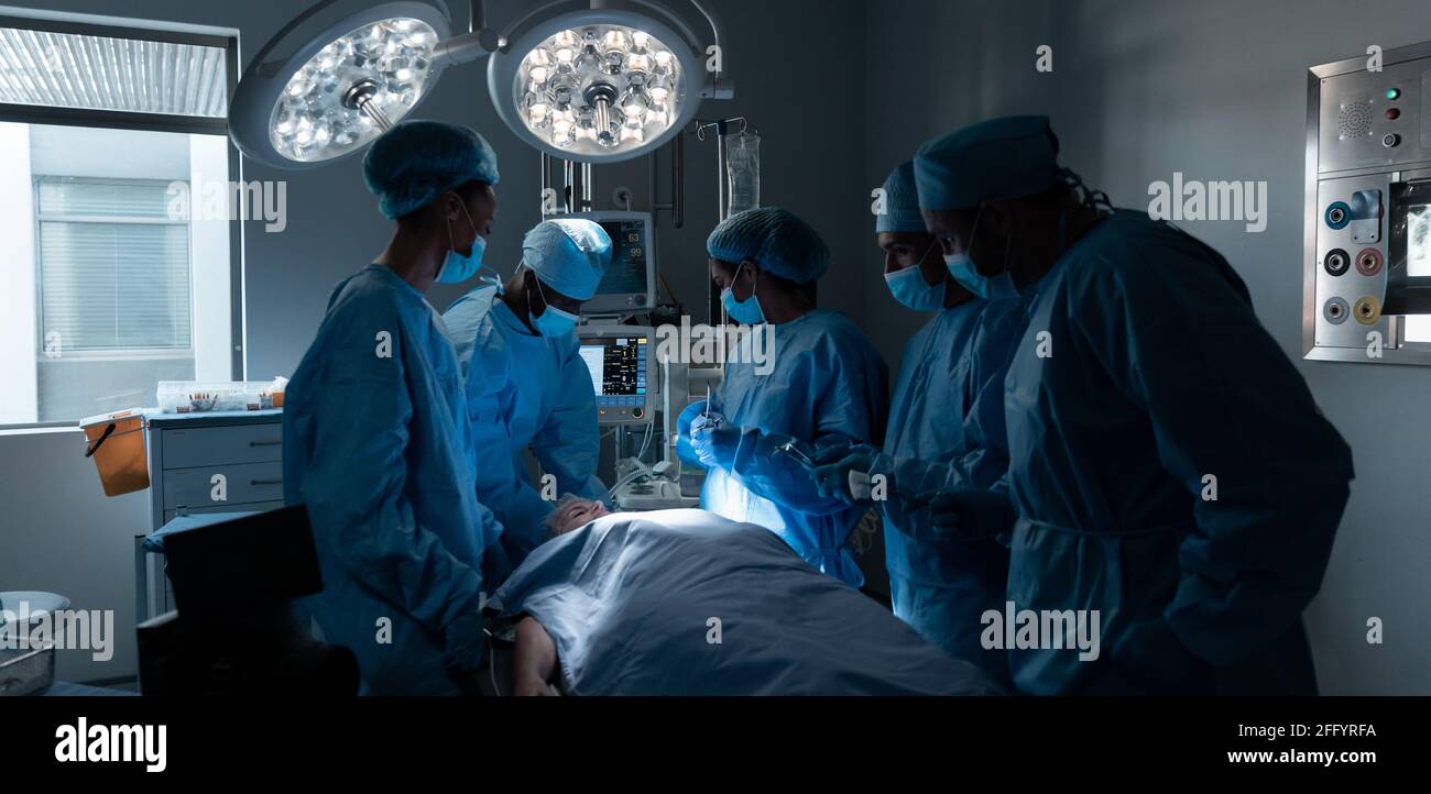Surgeons Face Masks Hi res Stock Photography And Images Alamy surgeons-face-masks-hi-res-stock-photography-and-images-alamy