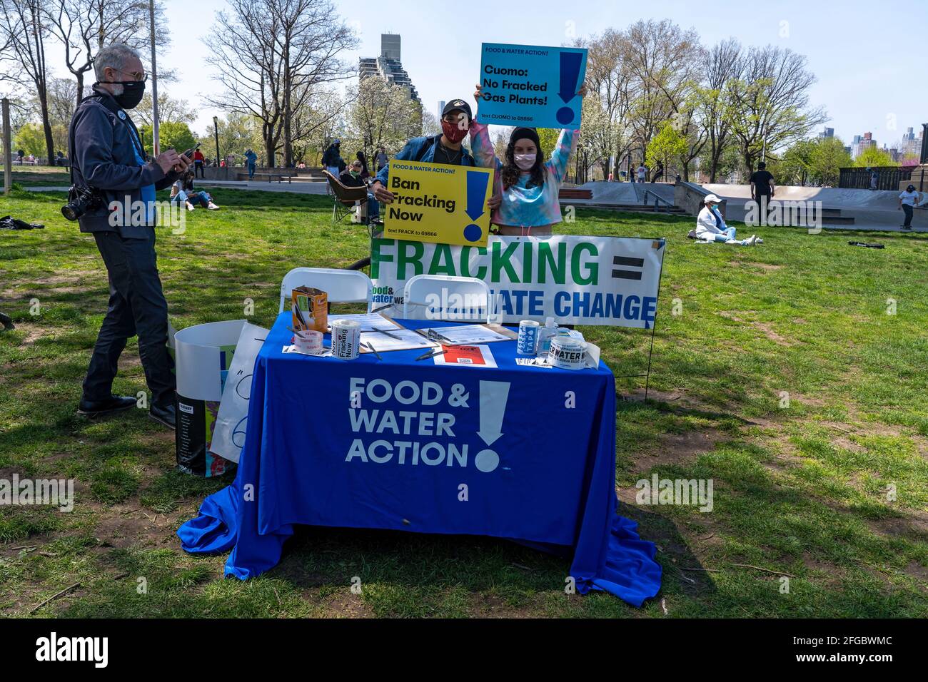 New York, United States. 24th Apr, 2021. Activists seen at a Food and Water table with signs during an Earth Day Celebration in Astoria Park.Congresswoman Ocasio-Cortez joined by New York State Senator Jessica Ramos and New York Assembly Member Zohran Mamdani for remarks about the NRG Energy, Inc proposal for the Astoria power plant. The Congresswoman opposes NRG's effort to replace their 50-year old turbine at the Astoria 'peaker' plant with a generator that burns fossil fuels extracted by fracking. Credit: SOPA Images Limited/Alamy Live News Stock Photo