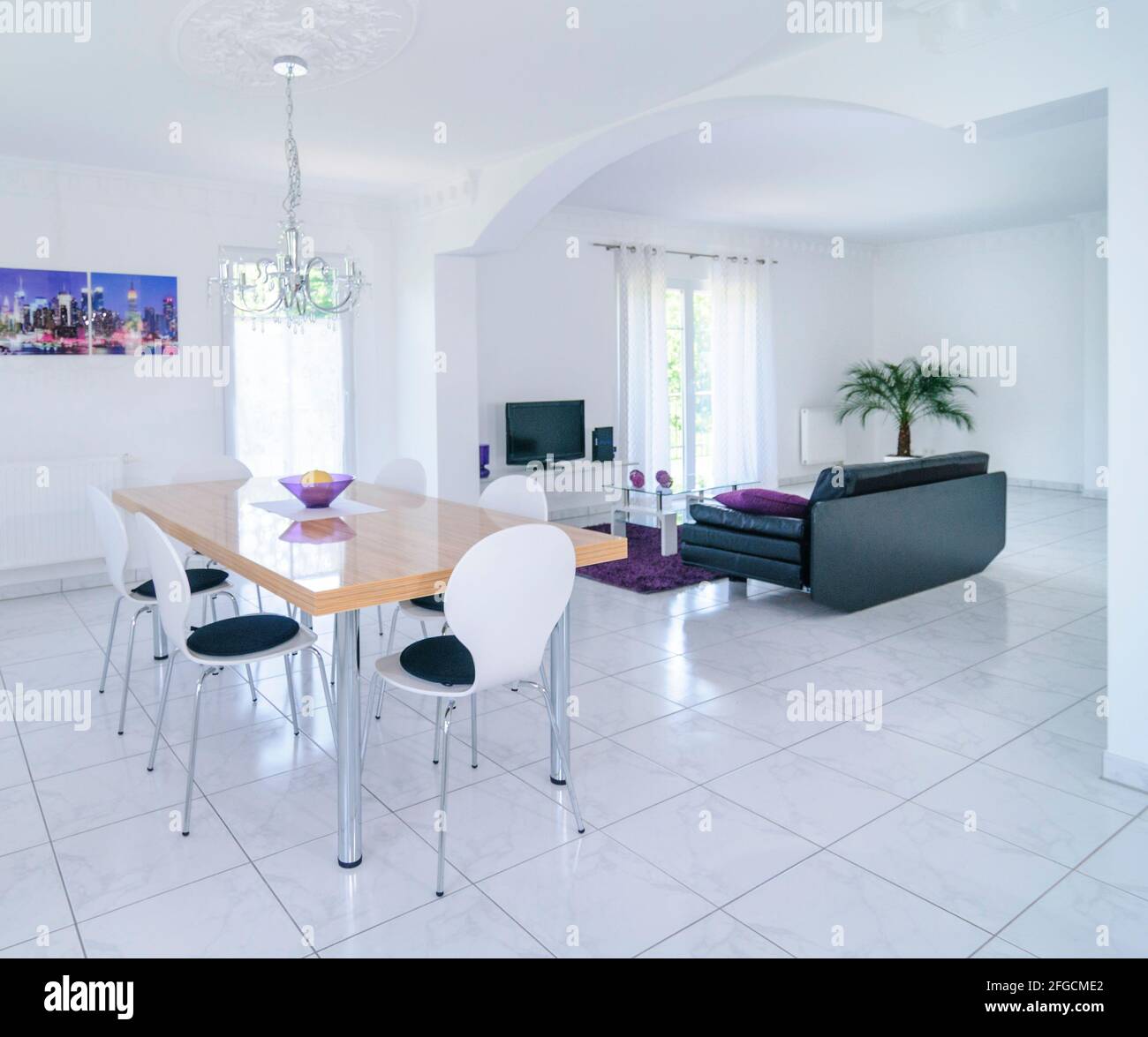 Large and bright living room in modern apartment Stock Photo - Alamy