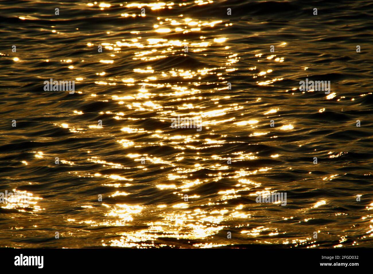 Setting Sun Reflection Reflection of the setting sun on the sea waves in the evening Stock ...