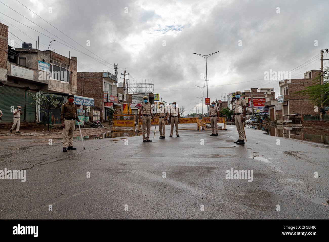 police checking at entry point to restrict people from entering delhi during lock down under COVID 19 conona virus pendmic. Stock Photo