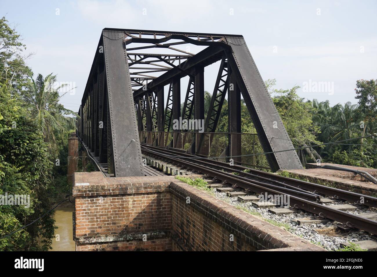 Iron railway bridge hi-res stock photography and images - Alamy