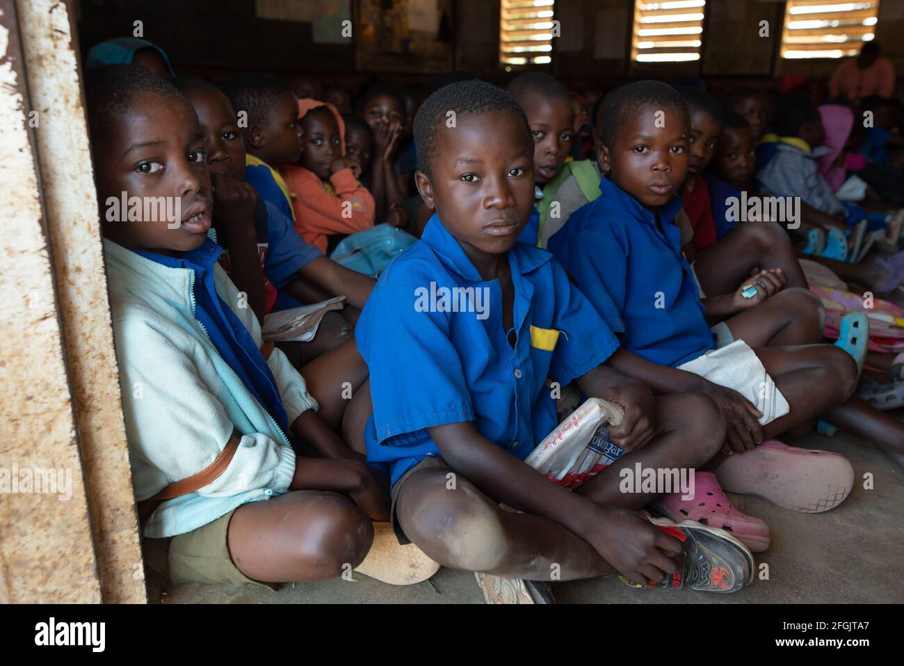 Crowded classroom africa hi-res stock photography and images - Alamy