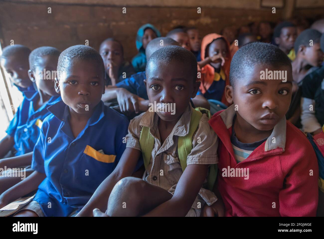 Crowded classroom in africa hi-res stock photography and images - Alamy