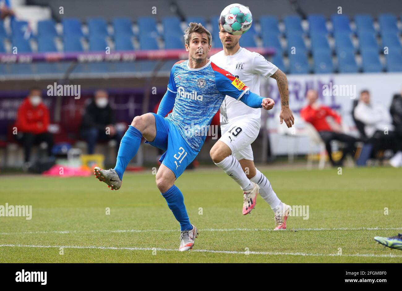 Osnabruck, Deutschland. 24th Apr, 2021. firo: 24.04.2021 Soccer: Soccer: 2nd Bundesliga season 2020/21 VfL Osnabruck - Holstein Kiel Kiel, Fin BArtels | usage worldwide Credit: dpa/Alamy Live News Stock Photo