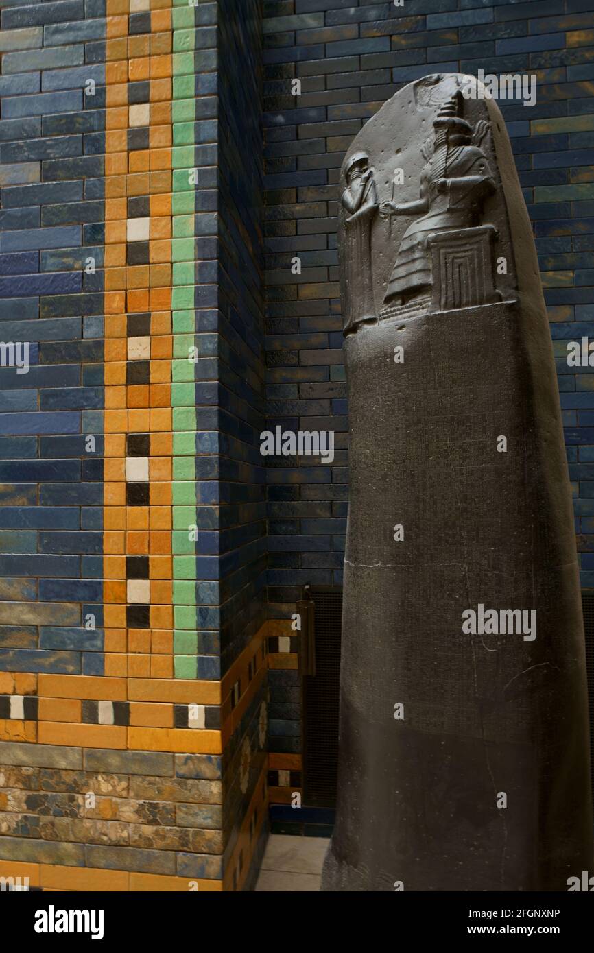 Cuneiform mesopotamia hi-res stock photography and images - Alamy