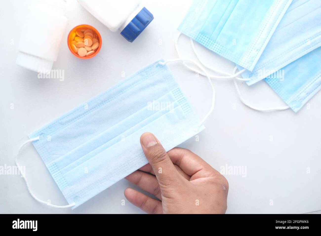 Man hand holding surgical face hi-res stock photography and images - Alamy