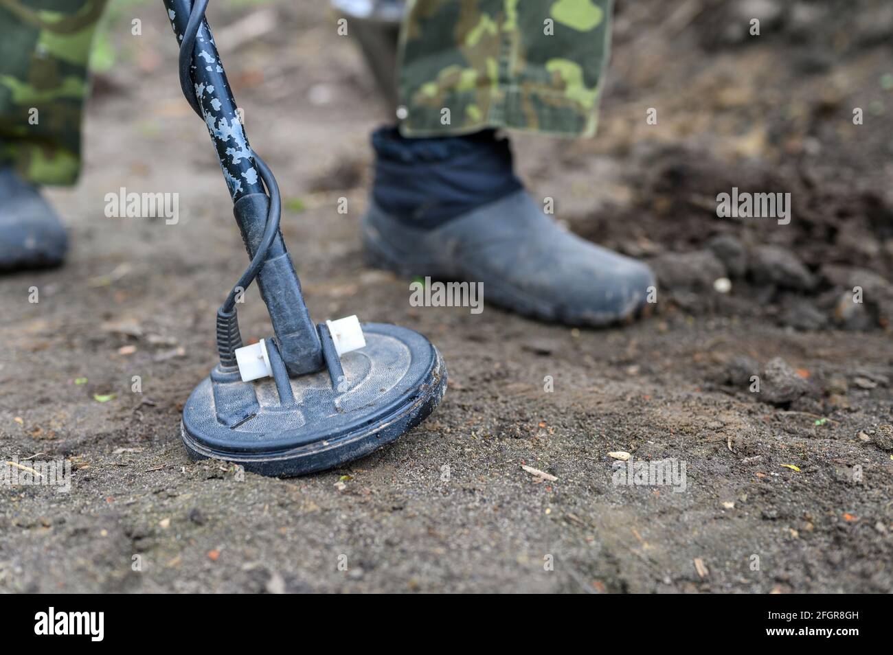 coil electronic metal detector device for search a treasure and the ...