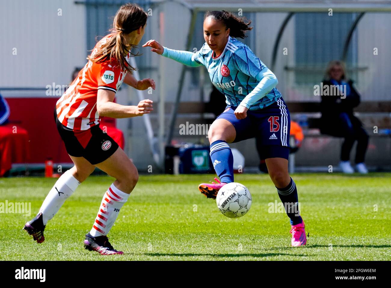 EINDHOVEN, NETHERLANDS - APRIL 25: Aniek Nouwen of PSV and Chasity Grant of Ajax during the Eredivisie Women match between PSV and Ajax at PSV Campus Stock Photo