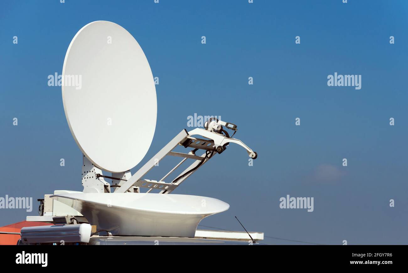 Military satellite dish hi-res stock photography and images - Alamy