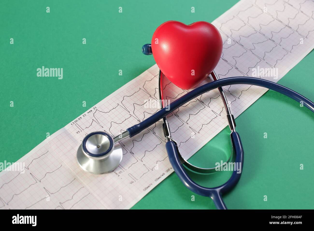 Cardiogram Stethoscope Heart on green background Stock Photo - Alamy