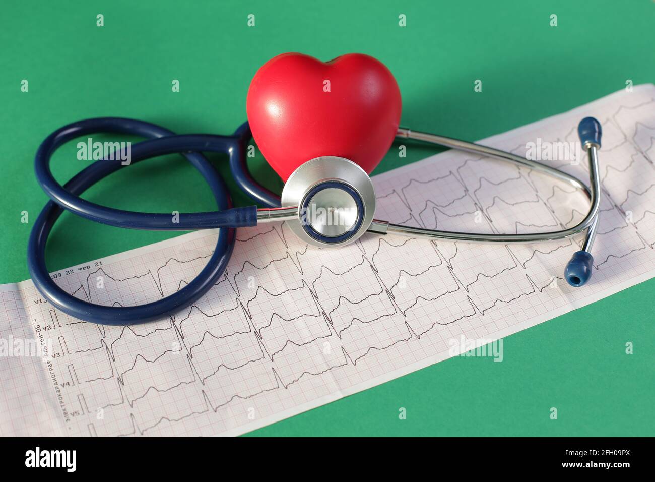 Cardiogram Stethoscope Heart on green background Stock Photo - Alamy