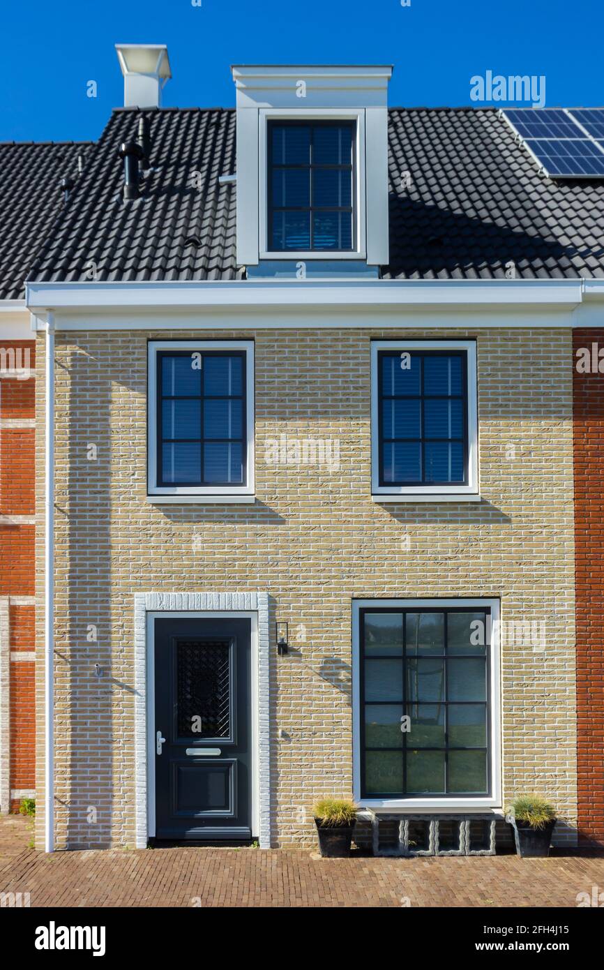 Maan oppervlakte spiegel basketbal New house in old dutch style in Blauwestad, Netherlands Stock Photo - Alamy